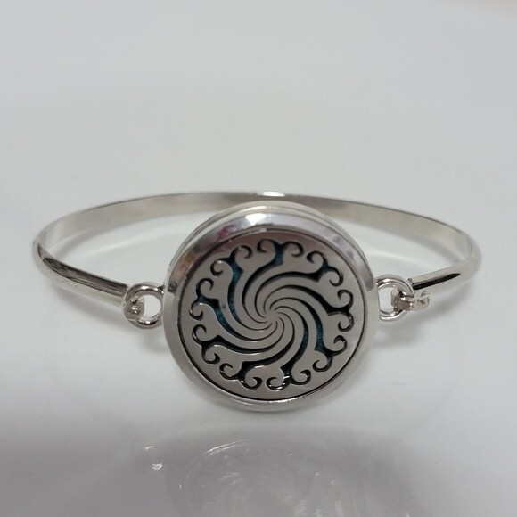 Silver aroma therapy  oil bracelet 7" - Picture 2 of 4